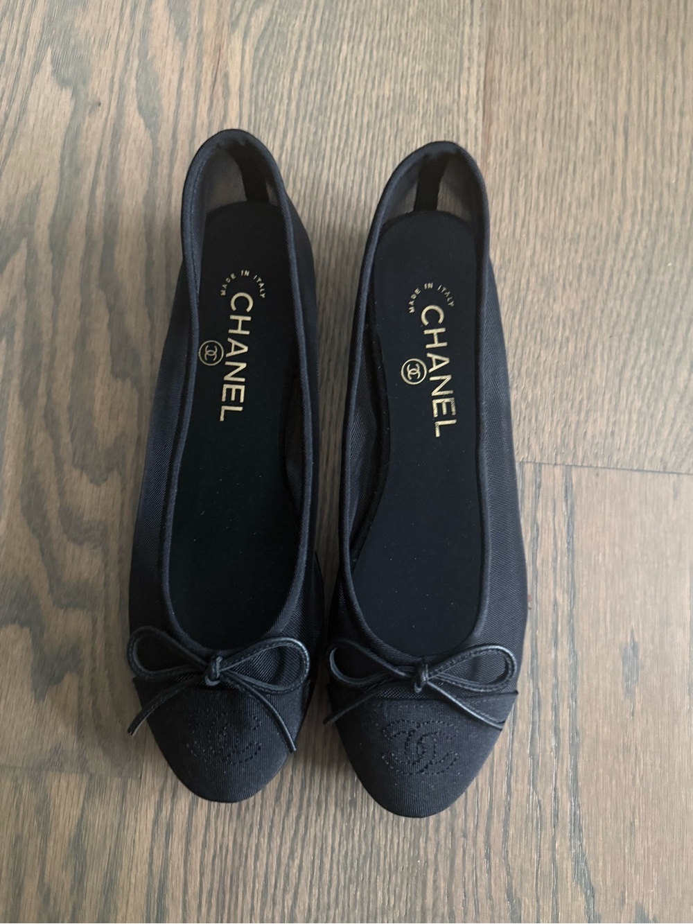 CHANEL Black Bow Ballet Flats with CC Toe Detail